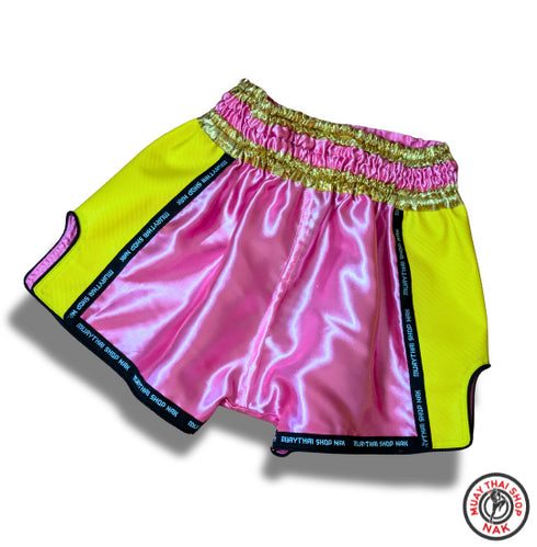 オーダーキックパンツ(ショート丈)ピンクxイエロー、サテン生地とSyntheticレザーを使用したカスタムパンツ