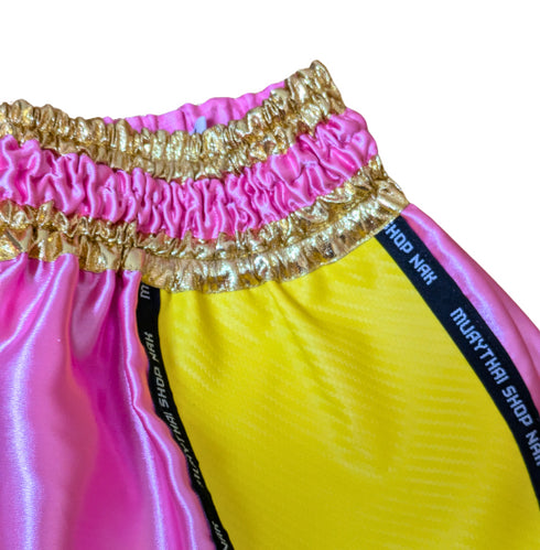 ムエタイショップNAKオリジナルのオーダーキックパンツ(ショート丈)ピンクxイエロー、刺繍カスタム対応