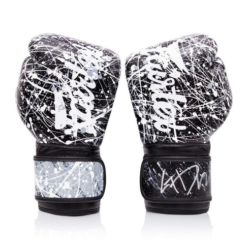 Fairtex BGV14グローブ、手のひら部分に追加パッド、ペイントブラックホワイトのアートデザイン