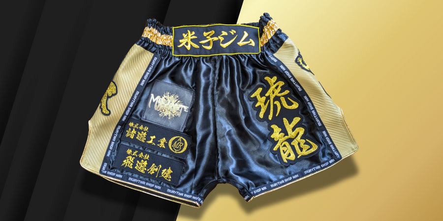 ショート丈のオーダーキックパンツ(ブラック×ゴールド)