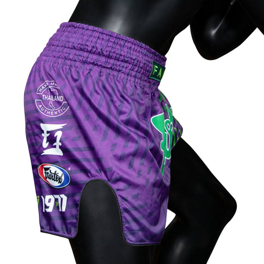 Fairtex BS1922ムエタイ＆キックパンツ、ジップロックパッケージとハンガー付属
