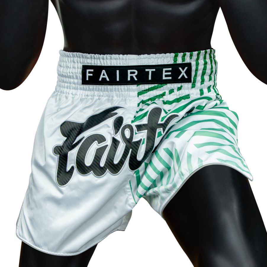 Fairtex BS1923ムエタイ＆キックパンツ、スリムカットデザイン、動きやすさを追求
