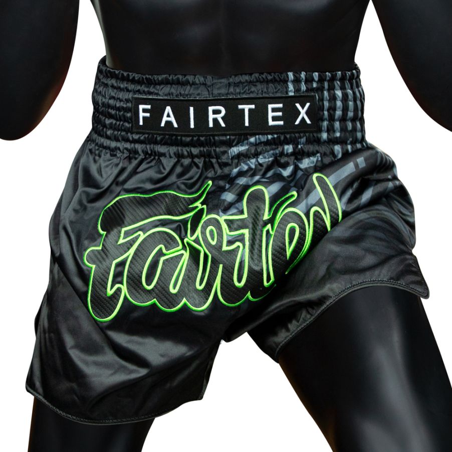 Fairtex BS1924ムエタイ＆キックパンツ、スリムカットデザイン、動きやすさを追求
