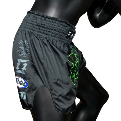 Fairtex BS1924ムエタイ＆キックパンツ、ジップロックパッケージとハンガー付属
