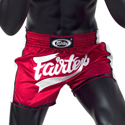 Fairtex BS1704ムエタイパンツ、ハイスリットとスリムカットが特徴
