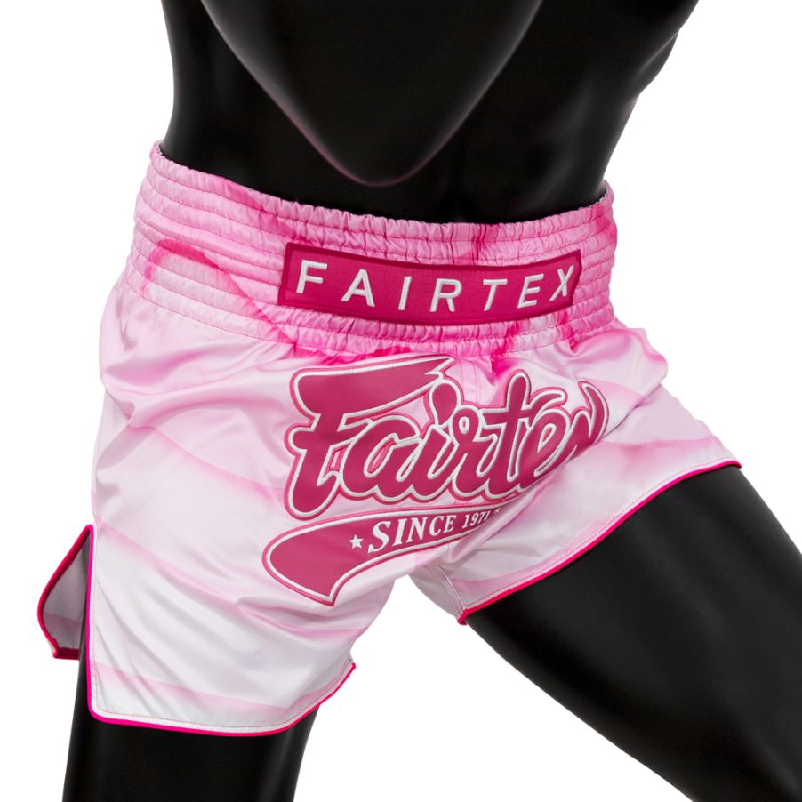 Fairtex BS1914ムエタイ＆キックパンツ、ジップロックパッケージとハンガー付属
