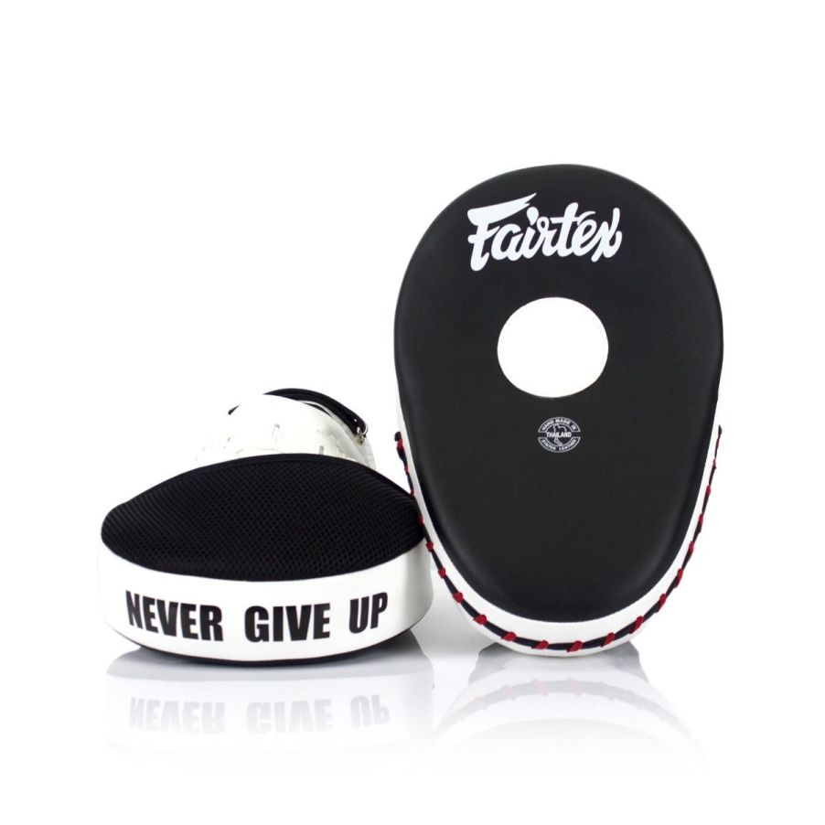 Fairtex FMV13フォーカスミット、マイクロファイバー製、耐久性と通気性のあるデザイン
