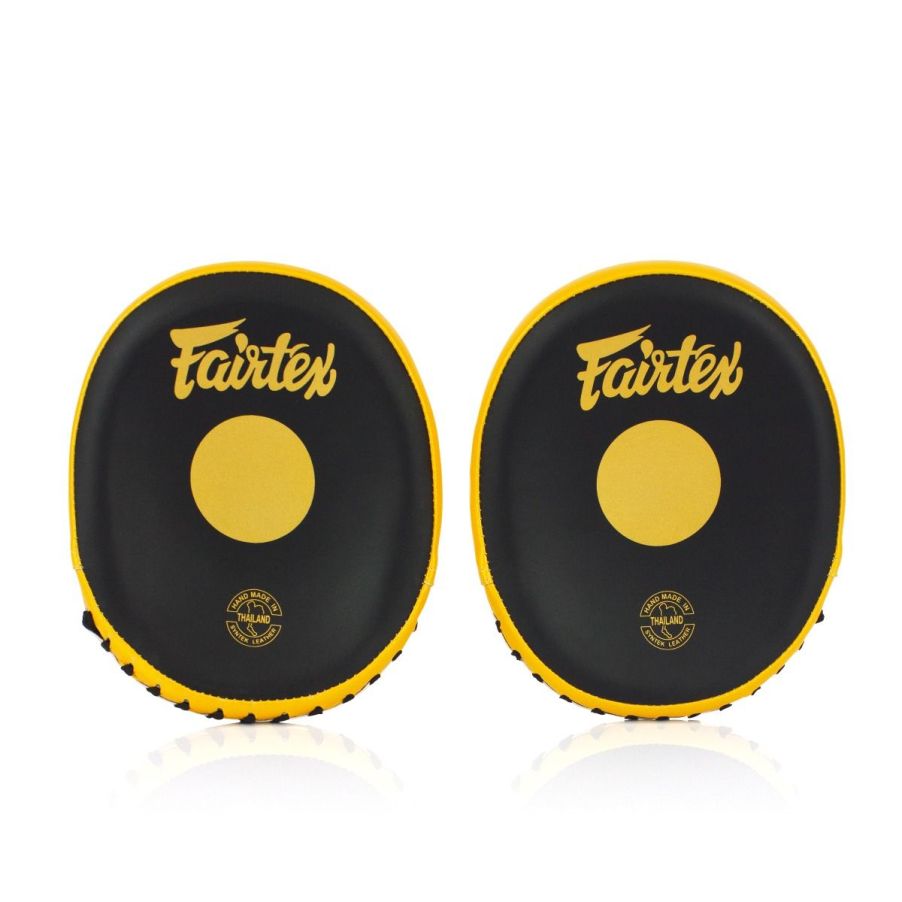 Fairtex FMV15パンチングミット、カーブデザイン、手にフィットして衝撃吸収力抜群
