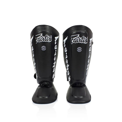 Fairtex レガース SP7 "Twister"、取り外し可能、耐久性と安全性に優れたデザイン
