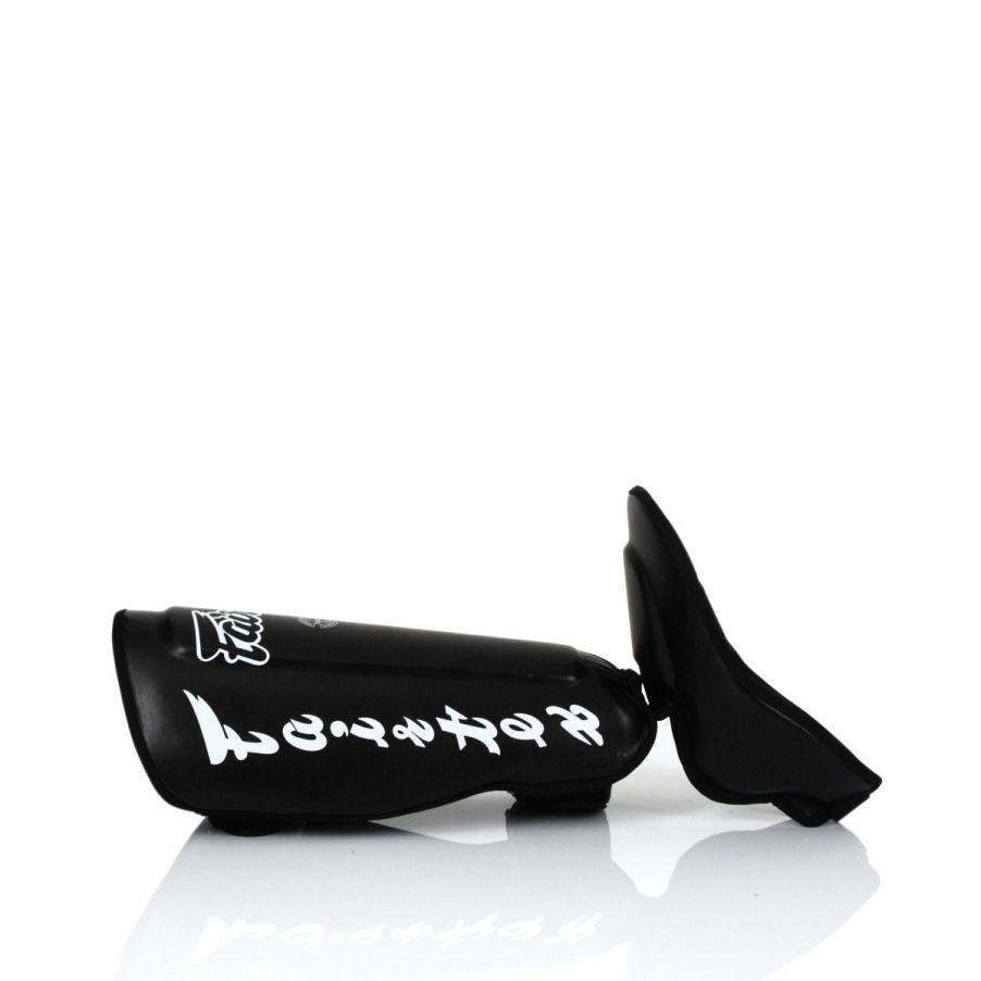 Fairtex SP7 Twisterレガース、強化パッドと拡張側面保護、ペアセット

